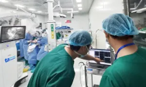 Mổ lấy u trong tủy sống giúp người đàn ông thoát liệt