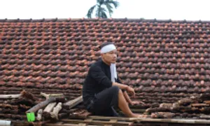 Chưa thể an táng người thân vì nước lũ