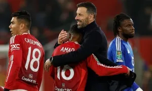 Van Nistelrooy thừa nhận thắng may mắn trận đầu với Man Utd